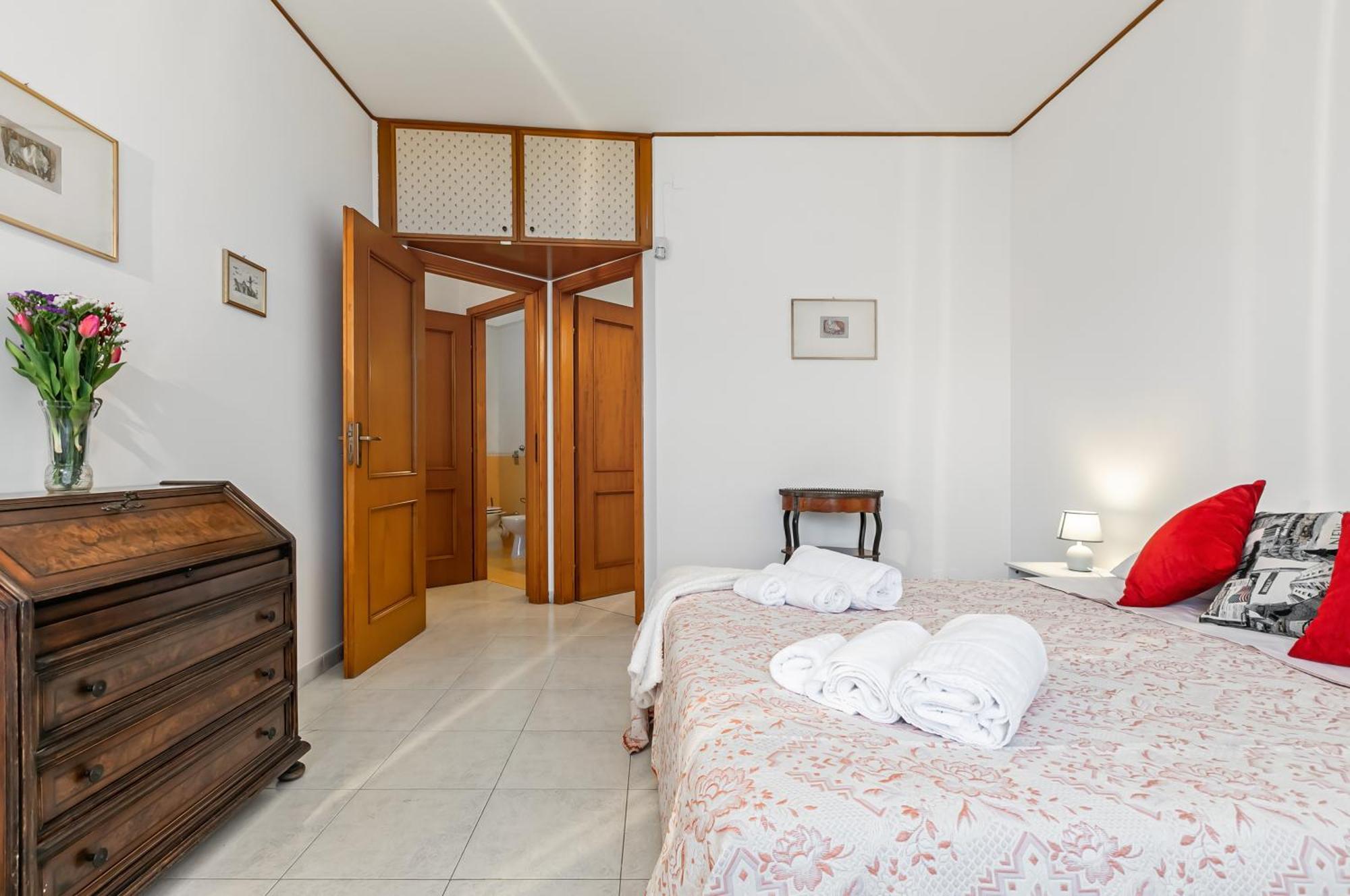 Palazzo Reale & Piazza Indipendenza Roomy Flat Palermo Esterno foto