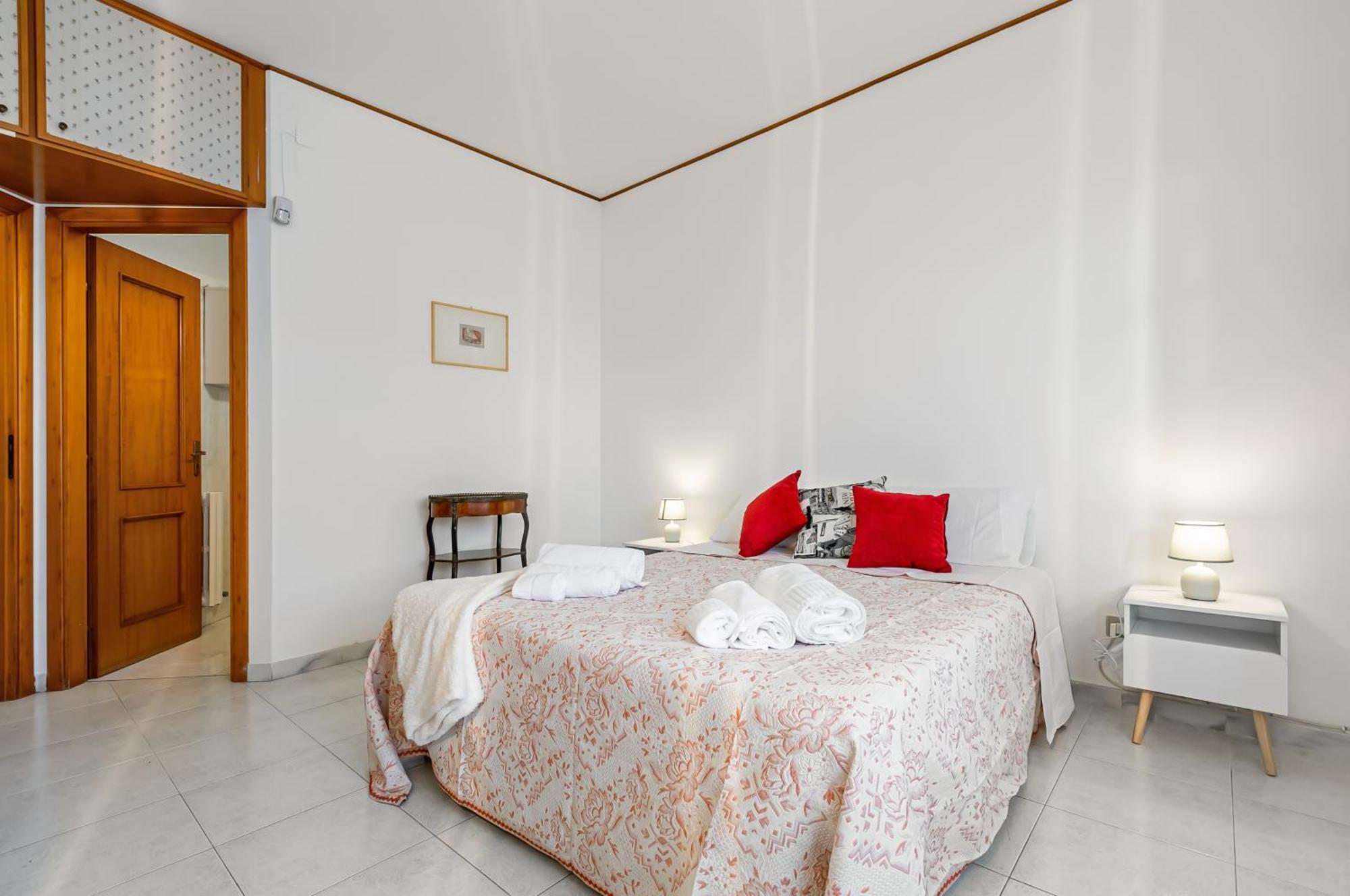 Palazzo Reale & Piazza Indipendenza Roomy Flat Palermo Esterno foto