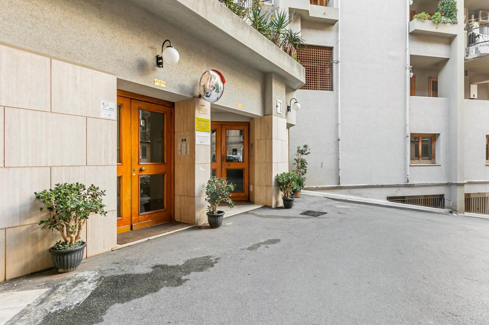 Palazzo Reale & Piazza Indipendenza Roomy Flat Palermo Esterno foto
